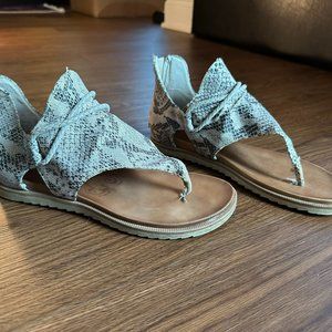 Canvas Zip Open Toe Thong Sandals - Snake Print - Very G - Size 9